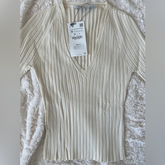 NWT Zara ribbed knit v-neck sweater size M cream colour - Picture 2 of 2